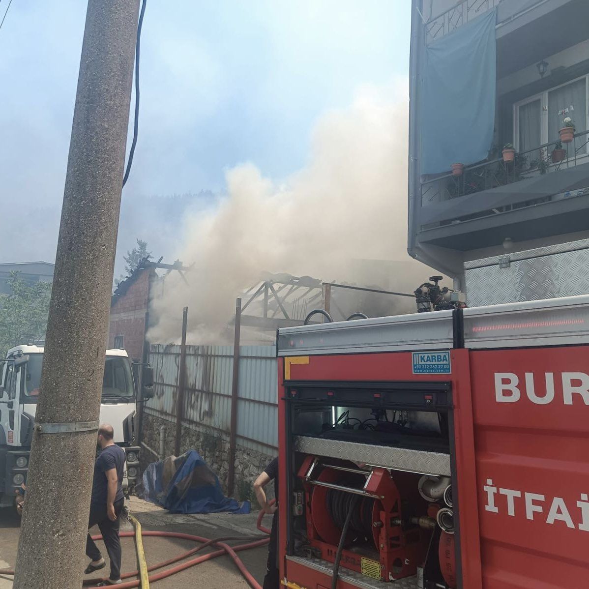 Bursa’da orman yangını paniği: Alevler evlere kadar ulaştı, mahalle tahliye edildi! 2