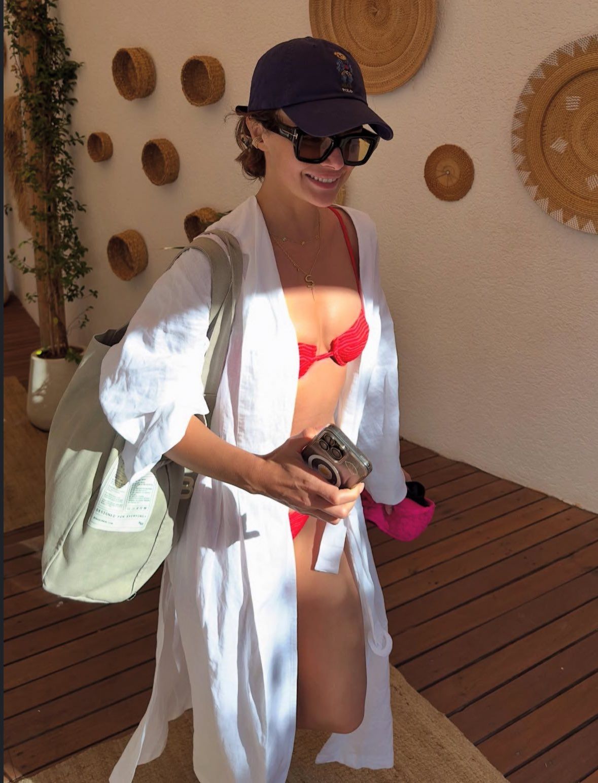 Sinem Ünsal, tatilde! Uzak Şehir’in Alya’sından bikinili pozlar 3