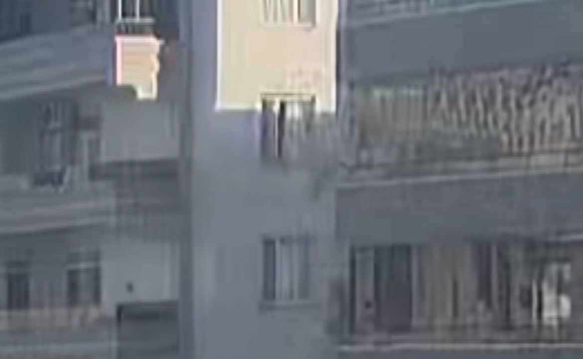 Gaziantepli Emel memurun şüpheli ölümü! İki aylık hamileydi, üçüncü kattaki evlerinin penceresinden düştü 7