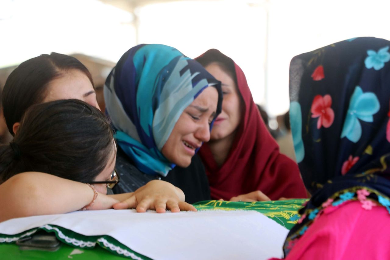 Gaziantepli Emel memurun şüpheli ölümü! İki aylık hamileydi, üçüncü kattaki evlerinin penceresinden düştü 6