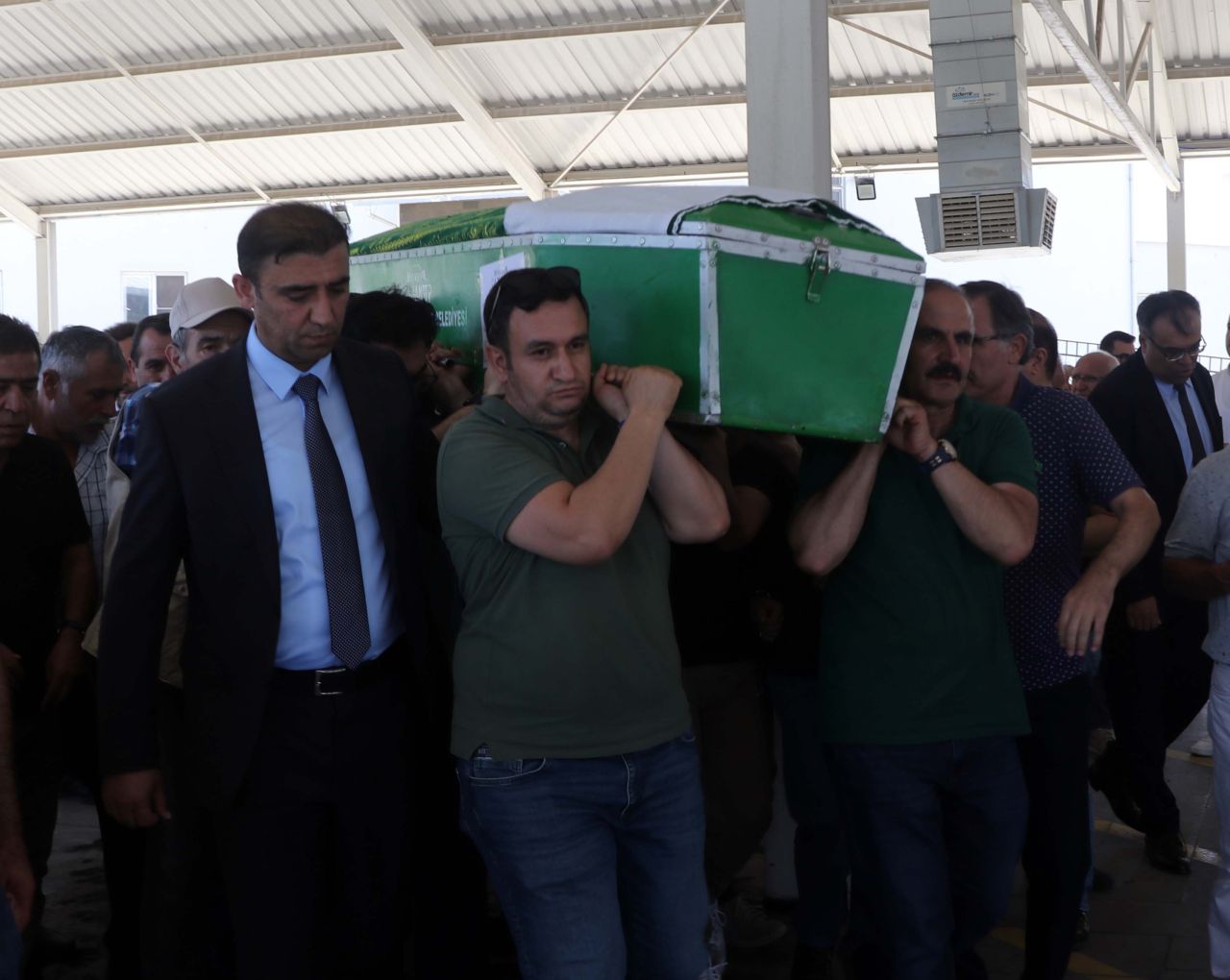 Gaziantepli Emel memurun şüpheli ölümü! İki aylık hamileydi, üçüncü kattaki evlerinin penceresinden düştü 1