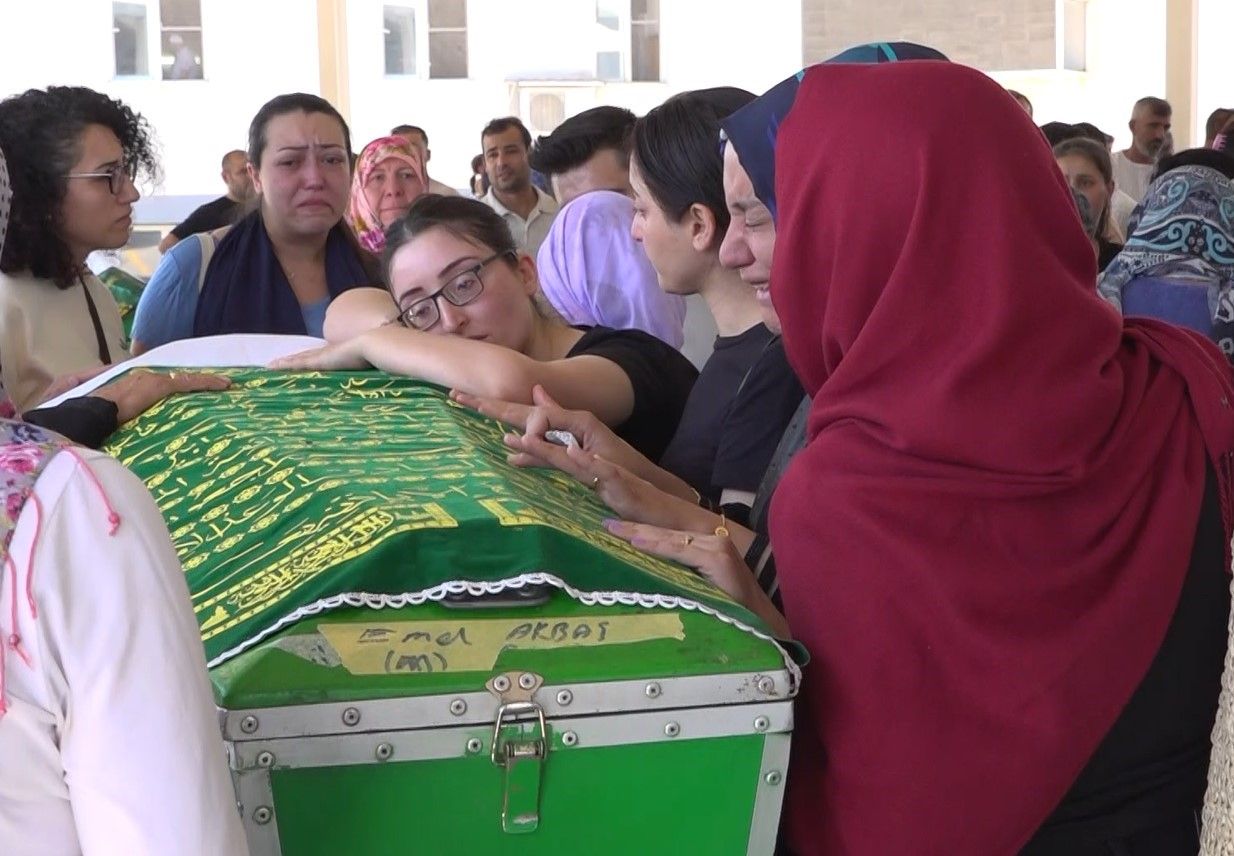 Gaziantepli Emel memurun şüpheli ölümü! İki aylık hamileydi, üçüncü kattaki evlerinin penceresinden düştü 3
