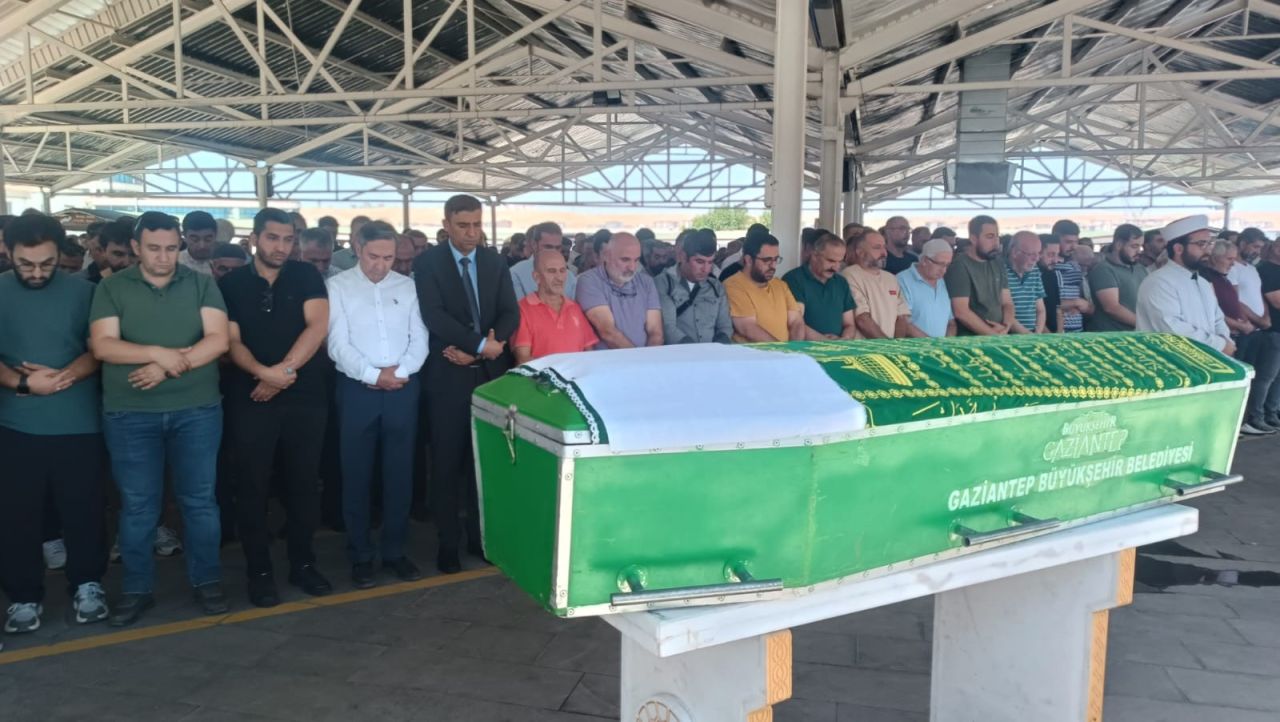 Gaziantepli Emel memurun şüpheli ölümü! İki aylık hamileydi, üçüncü kattaki evlerinin penceresinden düştü 2