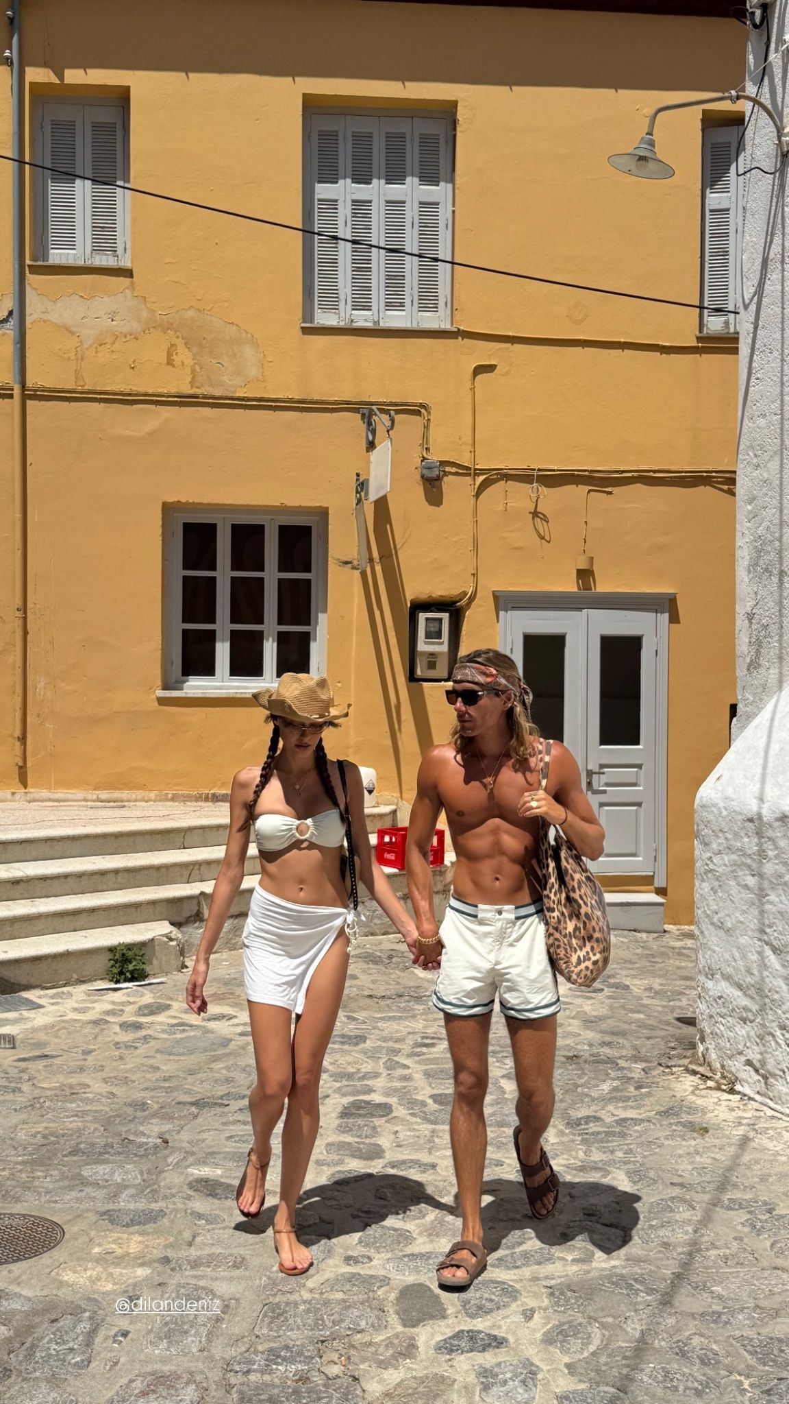 Dilan Çiçek Deniz ve Rafael Cemo Çetin’in romantik tatil pozları sosyal medyada gündem oldu 3