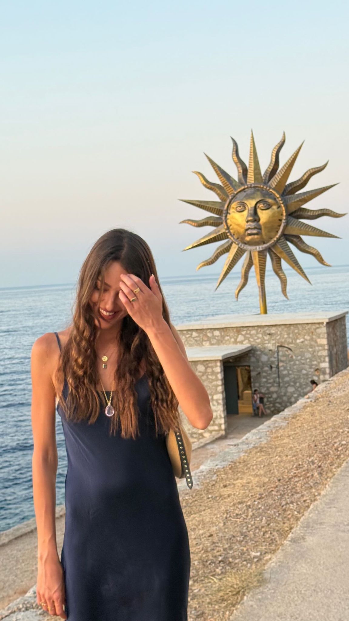 Dilan Çiçek Deniz ve Rafael Cemo Çetin’in romantik tatil pozları sosyal medyada gündem oldu 1