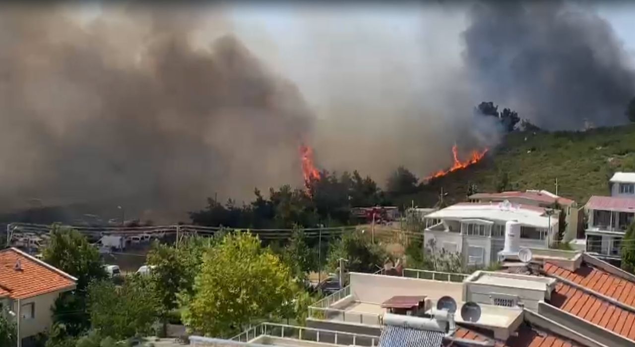 İzmir orman yangını büyüyor! Alevlerin ulaştığı 5 mahalle tahliye edildi 7