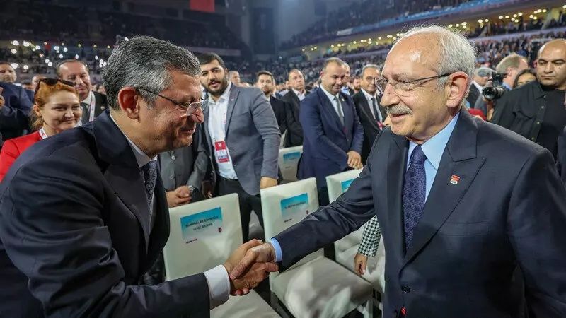 CHP'de karar günü geldi... Kılıçdaroğlu, Özgür Özel'den koltuğu devralacak mı? Gözler bugünkü CHP kurultayı davasında 3
