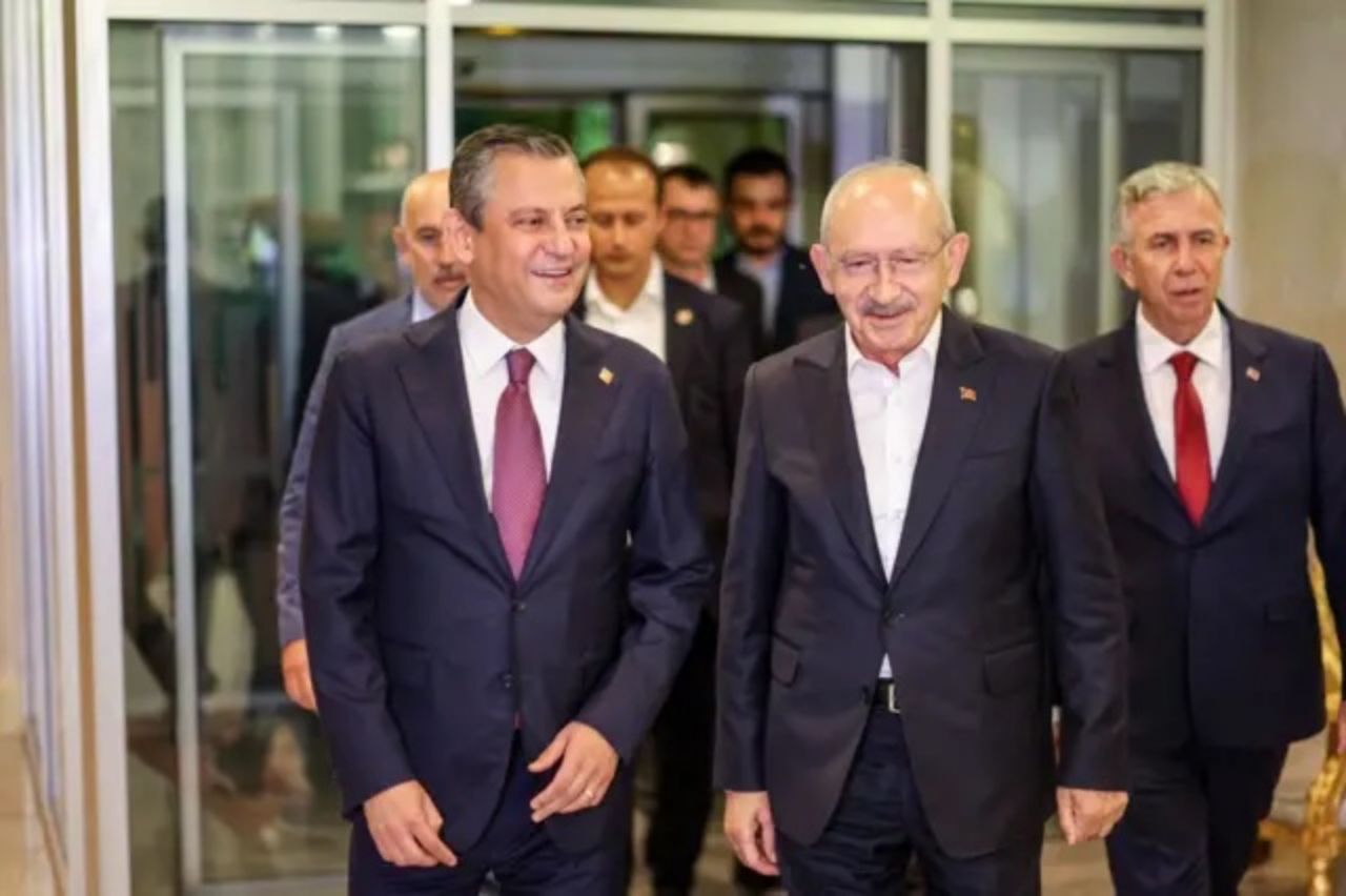 CHP'de karar günü geldi... Kılıçdaroğlu, Özgür Özel'den koltuğu devralacak mı? Gözler bugünkü CHP kurultayı davasında 5