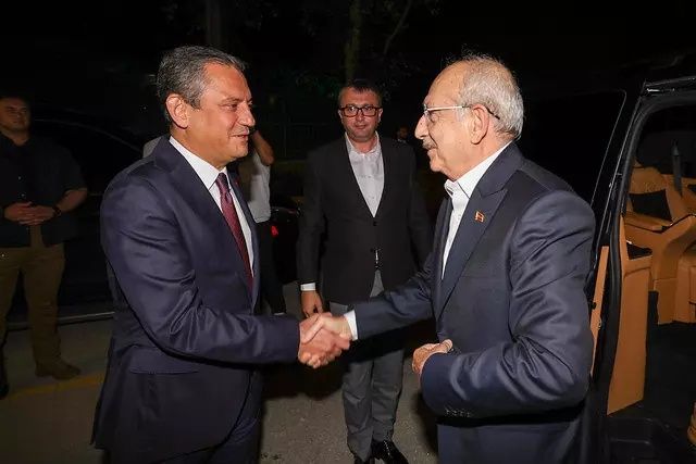 CHP'de karar günü geldi... Kılıçdaroğlu, Özgür Özel'den koltuğu devralacak mı? Gözler bugünkü CHP kurultayı davasında 4
