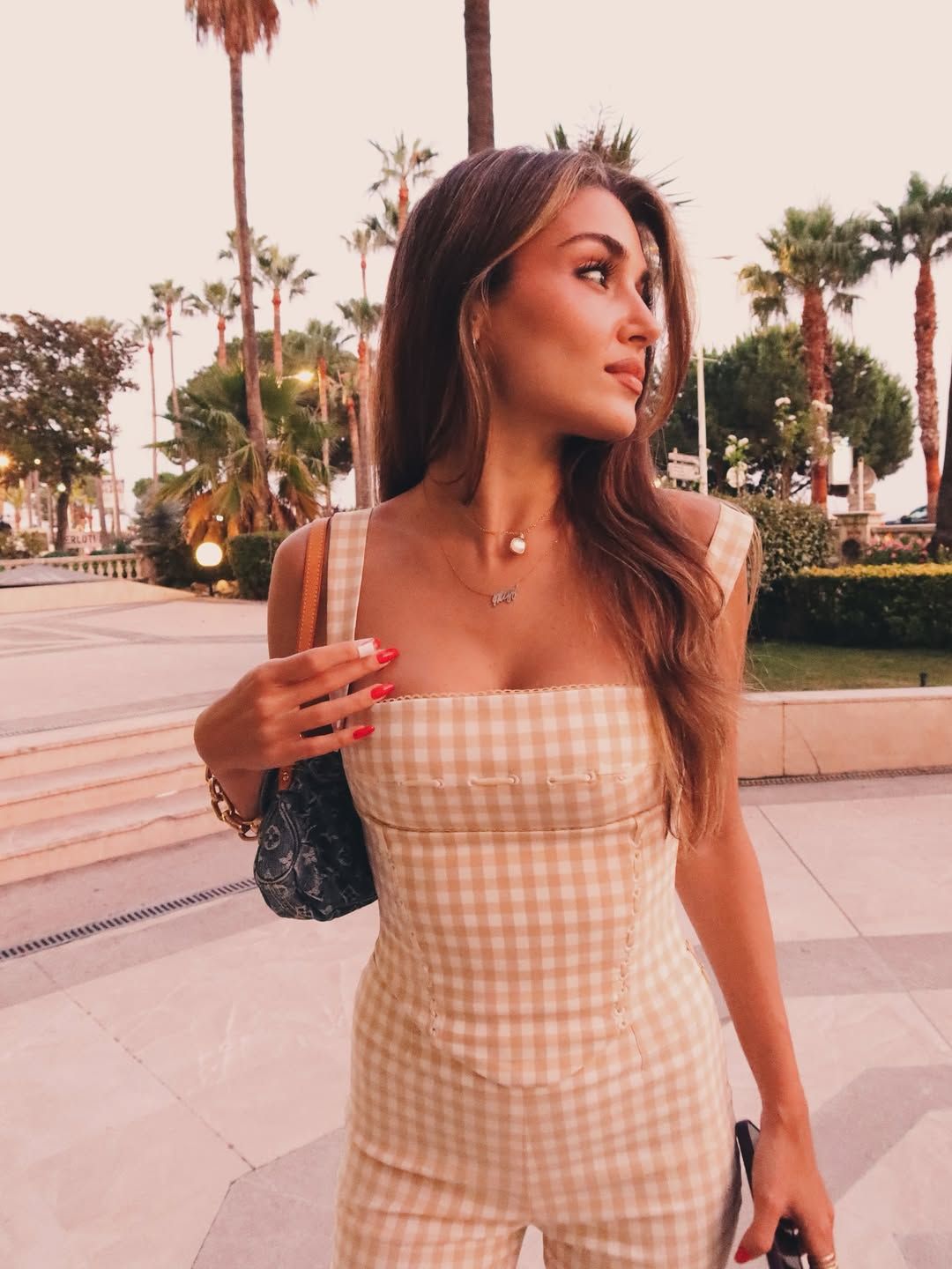 Hande Erçel ve Hakan Sabancı’dan romantik Cannes tatili 1