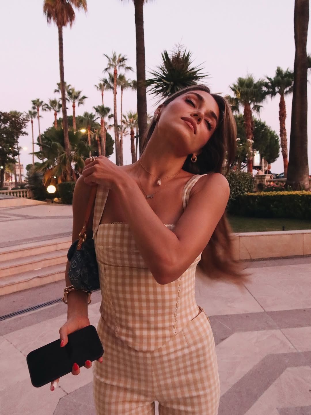 Hande Erçel ve Hakan Sabancı’dan romantik Cannes tatili 11