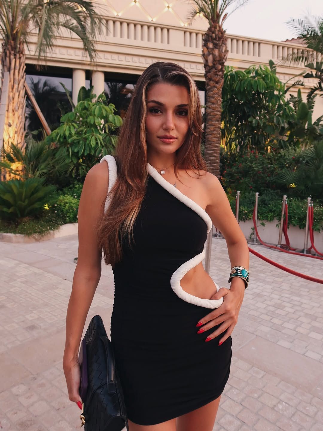 Hande Erçel ve Hakan Sabancı’dan romantik Cannes tatili 8
