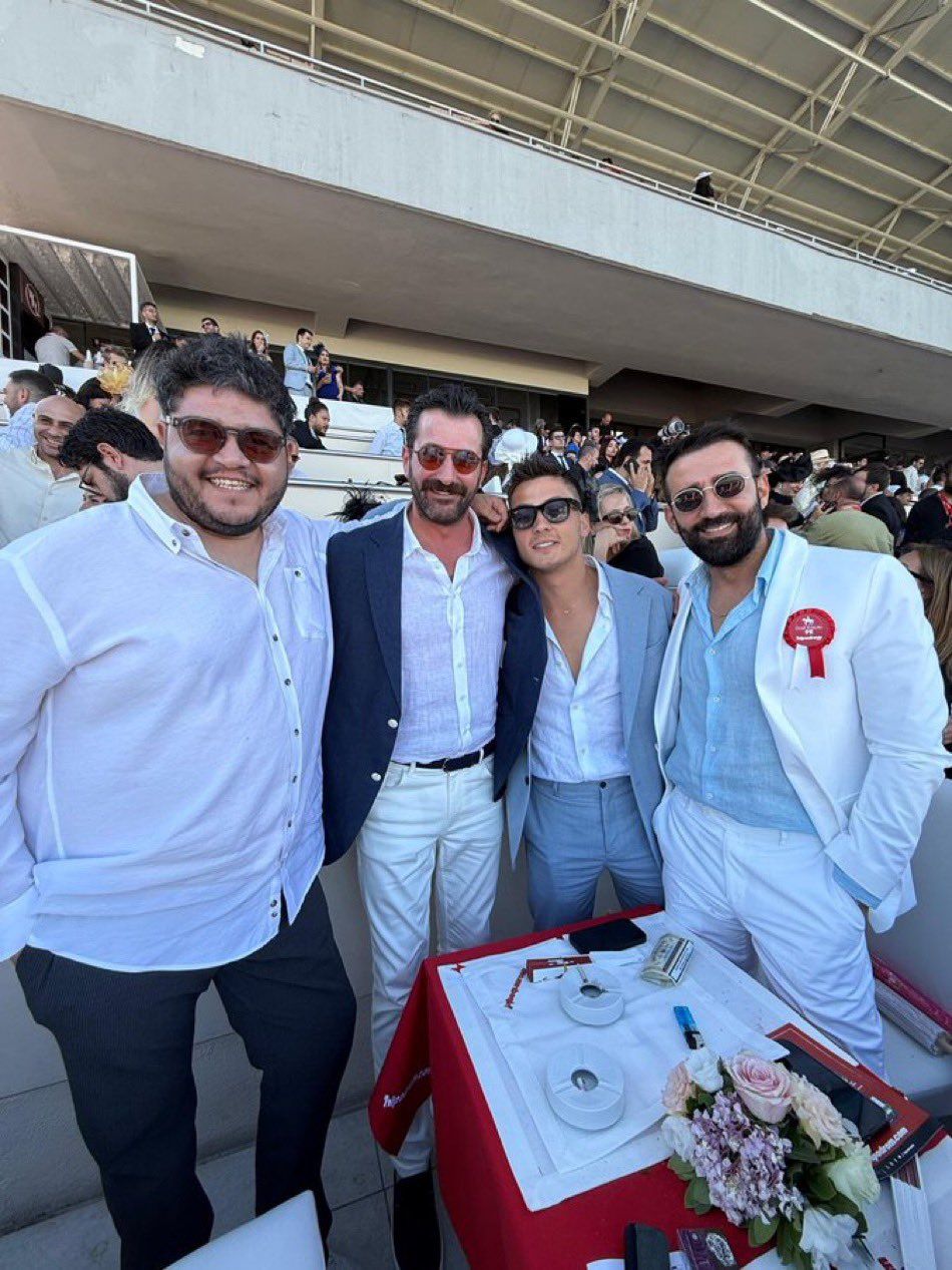 Gazi Koşusu'na ünlü isimler akın etti! Hipodromda şıklık yarışı 5