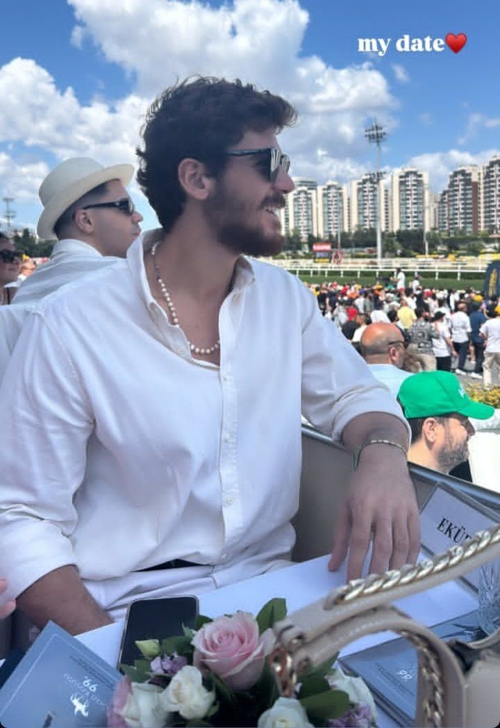 Gazi Koşusu'na ünlü isimler akın etti! Hipodromda şıklık yarışı 6