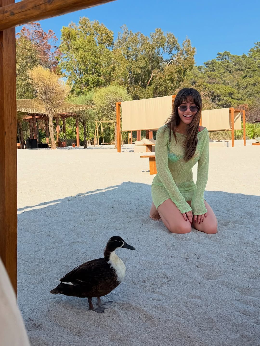 Sıla Türkoğlu ve Ata Ayyıldız, Muğla tatilinde! Ünlü oyuncu sahilde resim yaptı 6