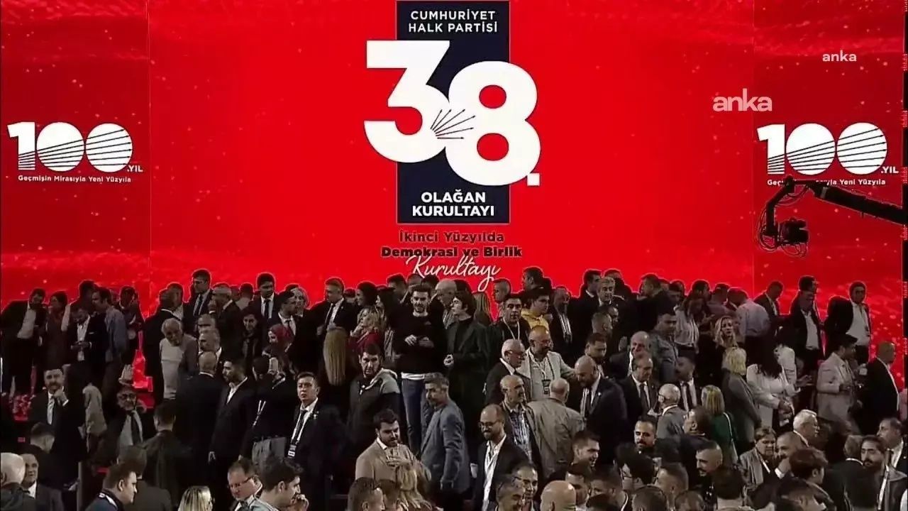 CHP'deki iç savaş kızışıyor! Özel'den kurultay davasının ertelenmesine akla ziyan tepki ... 4
