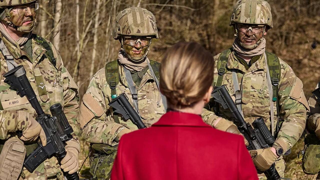 Danimarka'da askerlik ülkedeki tüm kadınlar için zorunlu hale getirildi, 11 ay şafak sayacaklar 5