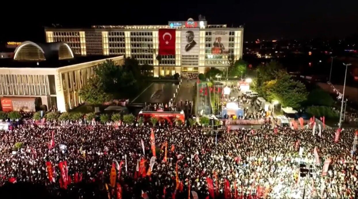Özgür Özel'den Erdoğan’a ‘cunta’ hakareti! Saraçhane’de Müslümanlara tehdit: Bir bir asılacaksınız! 2