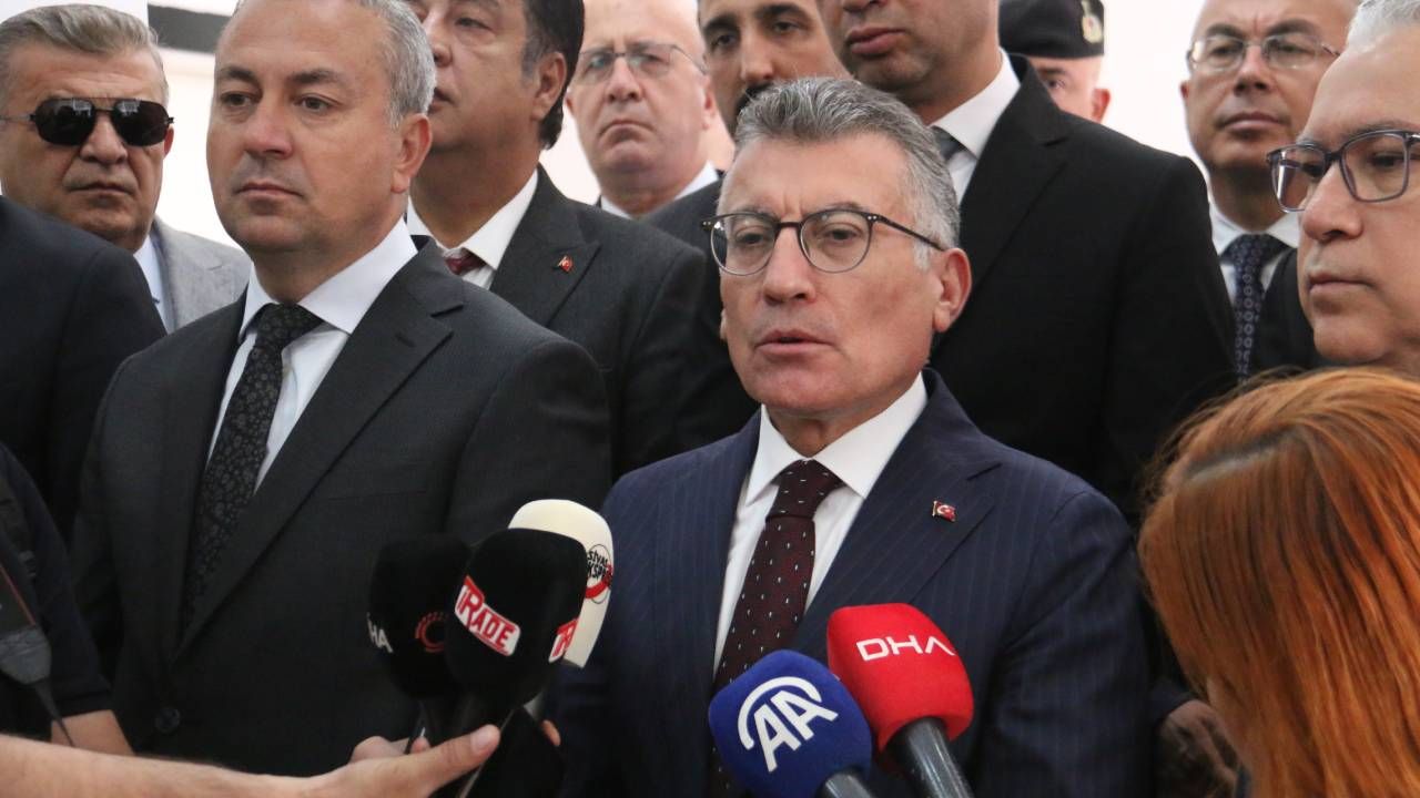 Sivas Katliamı'nda hayatını kaybedenler anıldı.. Abdullah Güler: Bizler kardeşiz. Bizim Alevi-Sünni diye bir ayrımımız yok 3