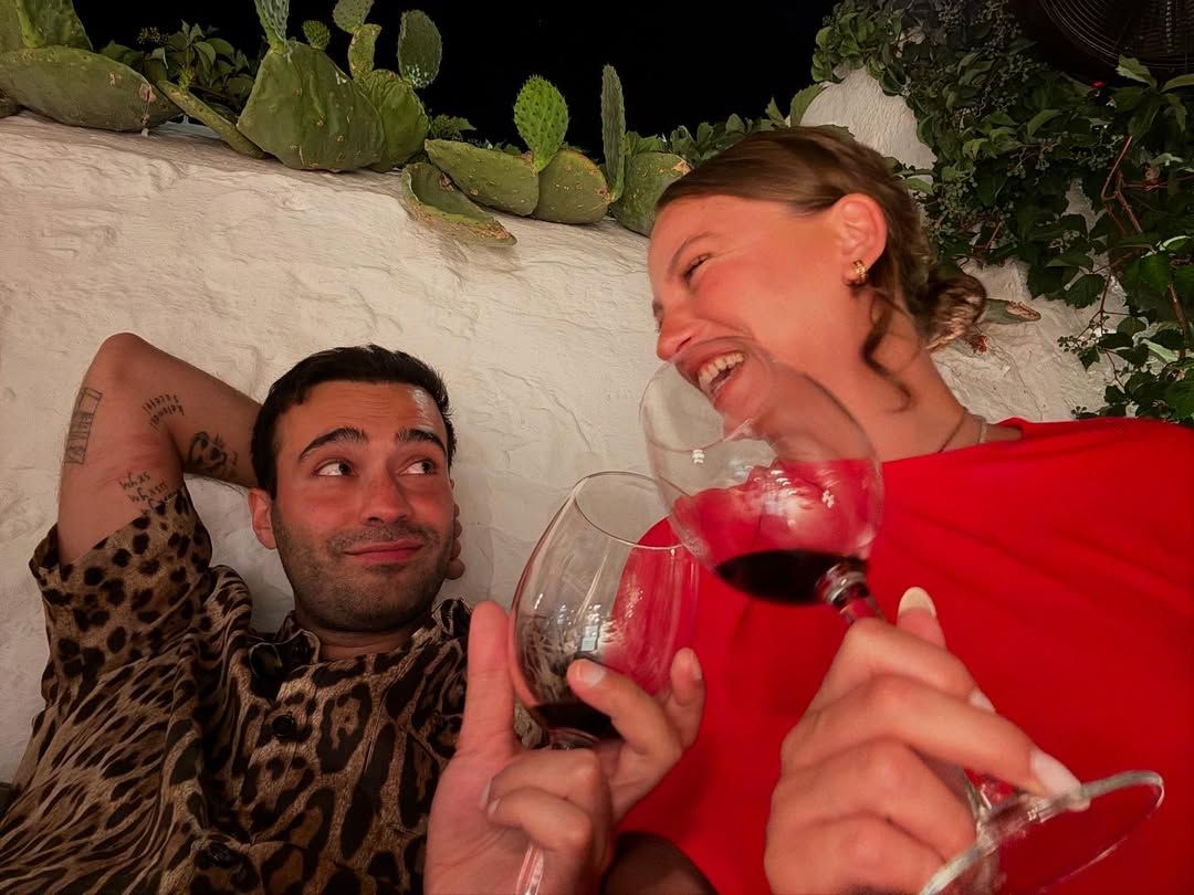 Mert Demir ile Serenay Sarıkaya, ayrılık söylentilerine romantik paylaşımlarıyla son noktayı koydu! 3