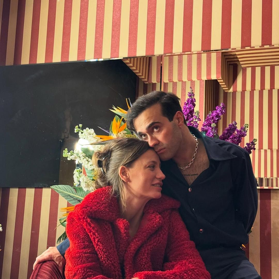 Mert Demir ile Serenay Sarıkaya, ayrılık söylentilerine romantik paylaşımlarıyla son noktayı koydu! 6