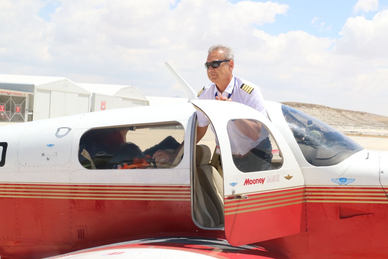 Pilotun hayali yarım kaldı... Hayatını kaybeden pilot Mehmet Demirci'nin tek başına dünya turuna çıktığı öğrenildi... 6