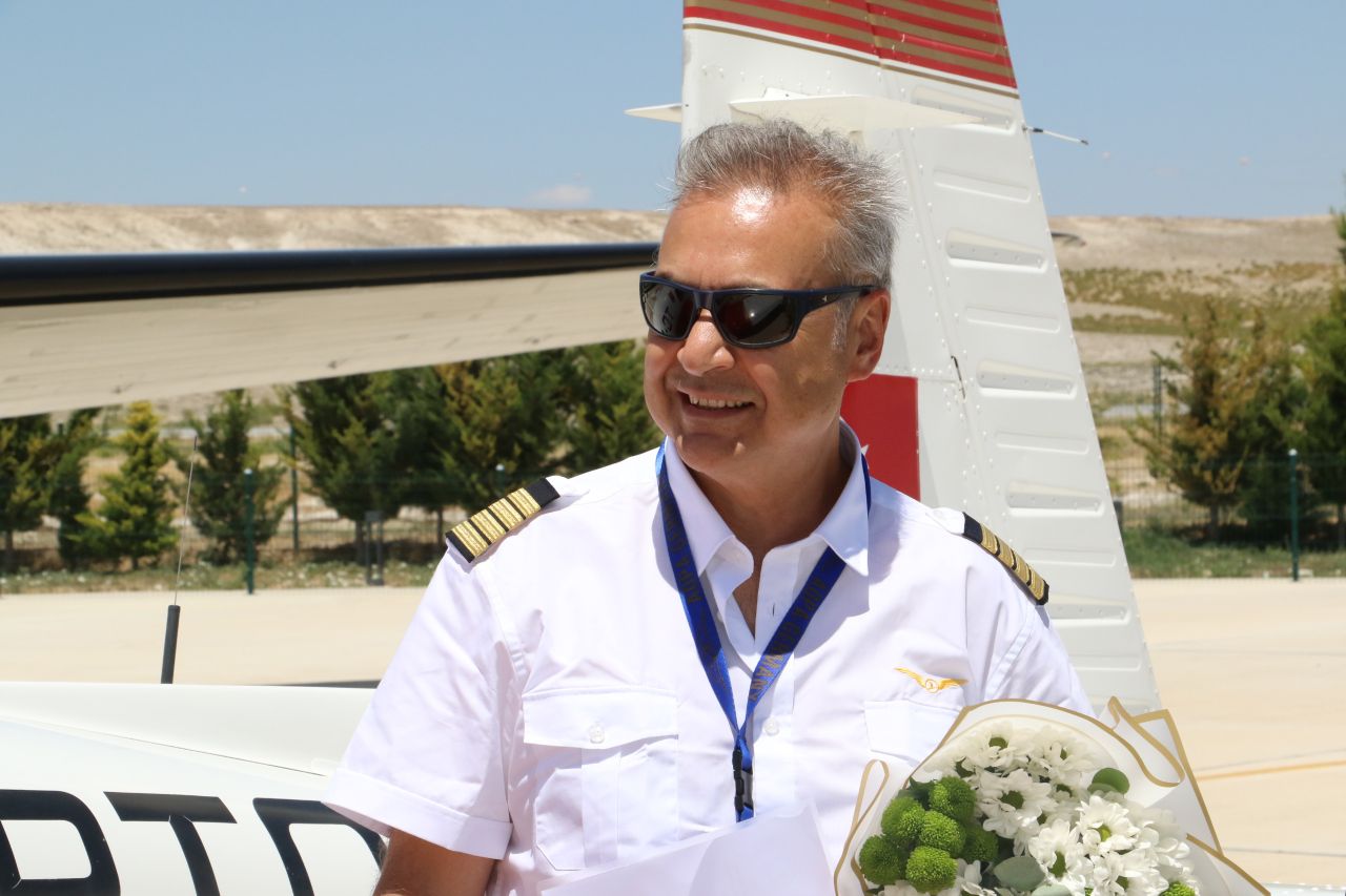 Pilotun hayali yarım kaldı... Hayatını kaybeden pilot Mehmet Demirci'nin tek başına dünya turuna çıktığı öğrenildi... 3