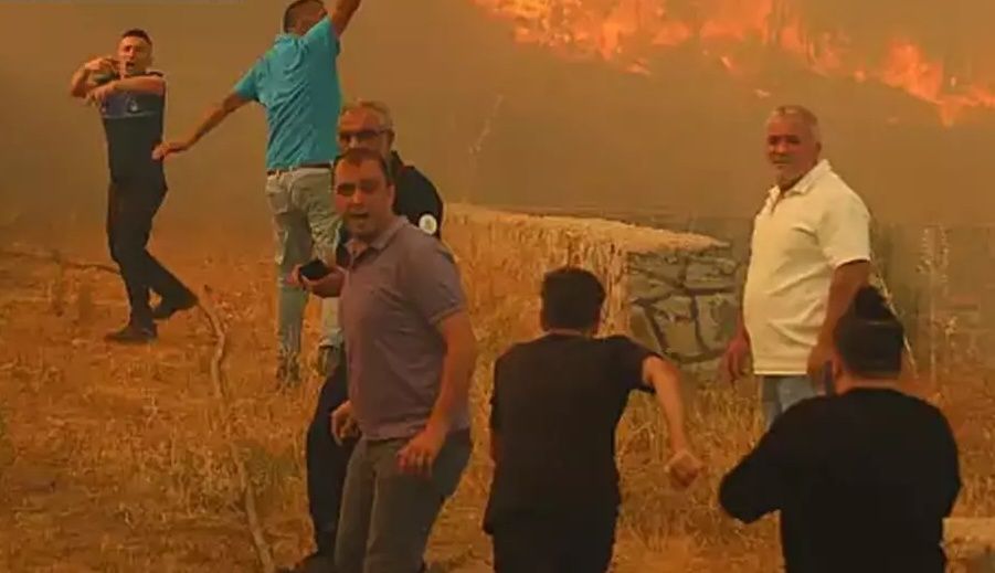 Çeşme'de yangın felaketi! Alevler villalara kadar ulaştı... Can kaybı var! Yangının sebebi elektrik hattı mı? 13