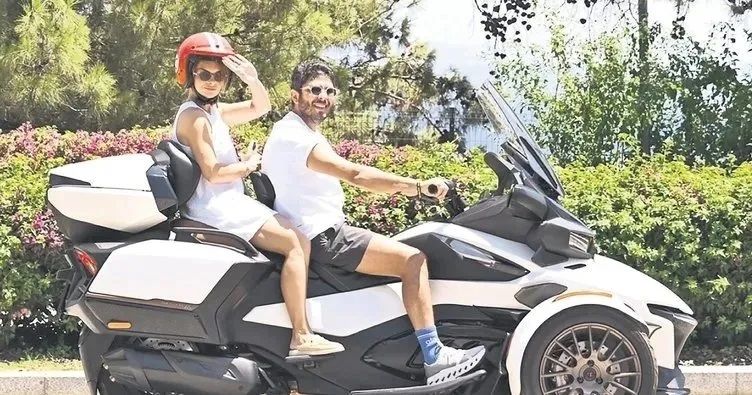 Pelin Karahan ve eşi Bedri Güntay, 2 milyon TL’lik lüks motorlarıyla Bodrum sokaklarında 3