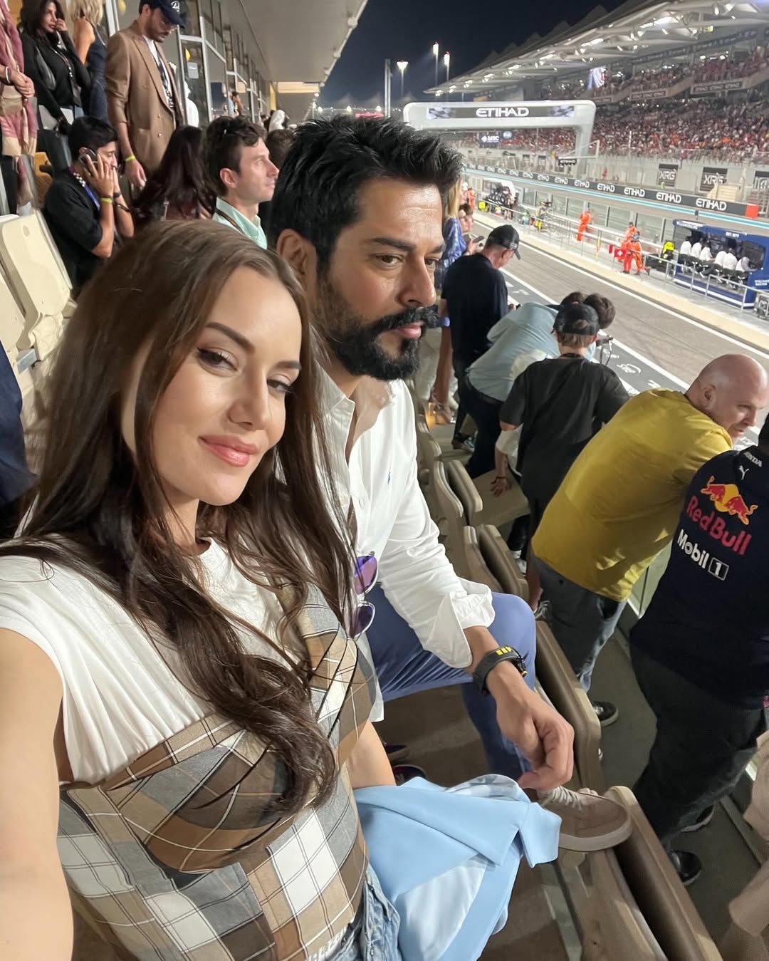 Burak Özçivit’in serveti ve lüks araç koleksiyonu dudak uçuklattı 4