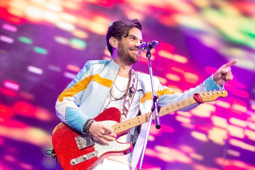 Müzikte yeni patronlar belli oldu! Cem Adrian zirvede Tarkan çekildi! İşte yıllık kazançları... 10