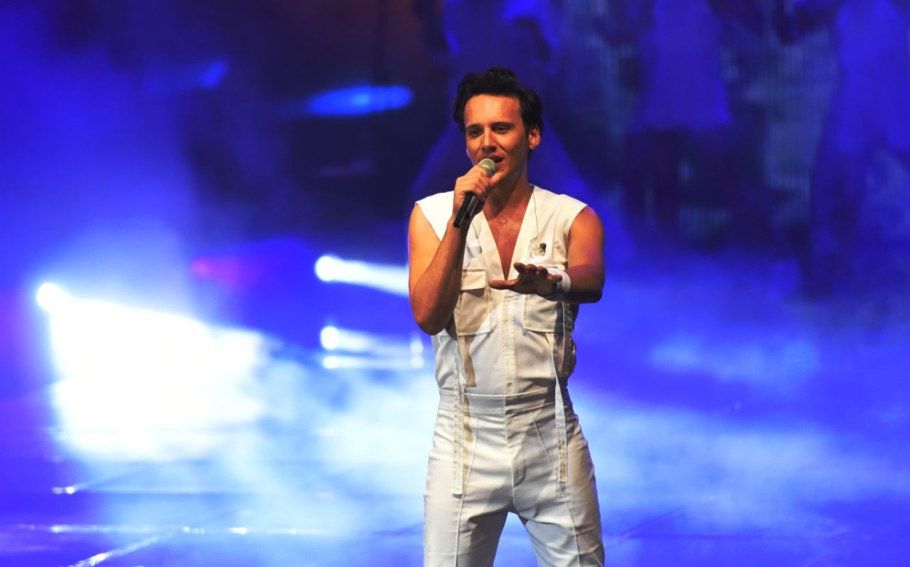 Müzikte yeni patronlar belli oldu! Cem Adrian zirvede Tarkan çekildi! İşte yıllık kazançları... 8