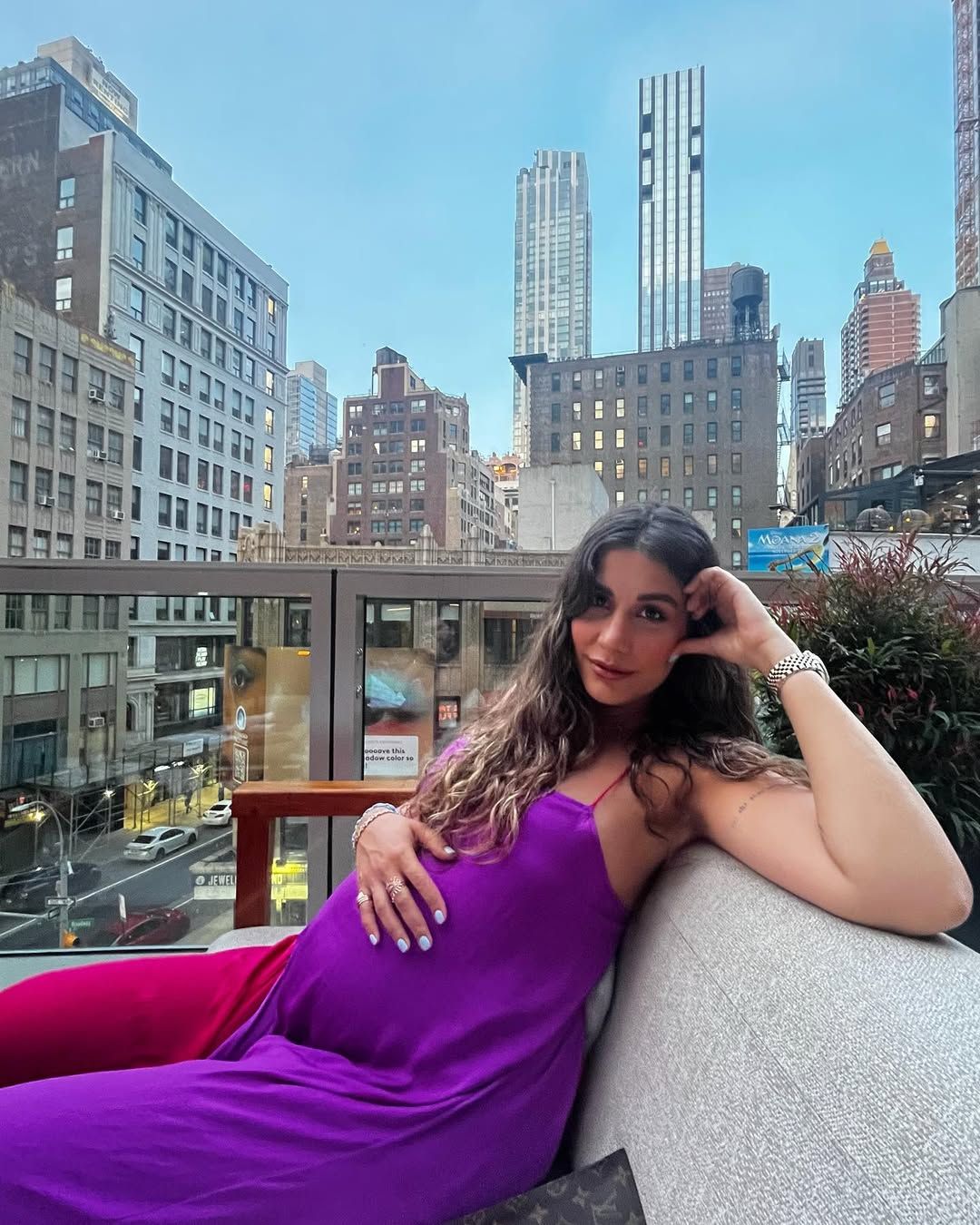 Zeynep Mayruk'tan New York sokaklarında karnı burnunda pozlar 3