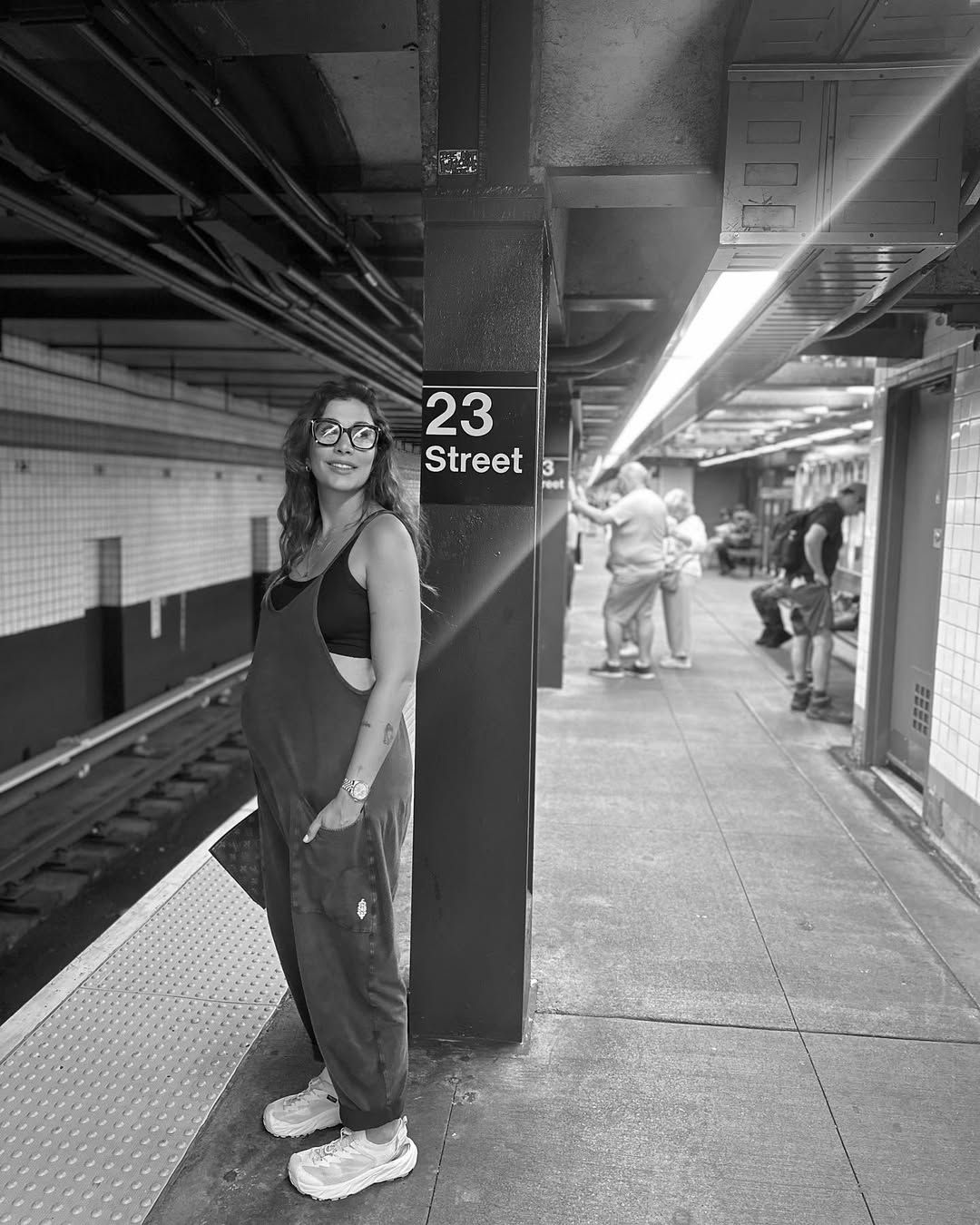 Zeynep Mayruk'tan New York sokaklarında karnı burnunda pozlar 5