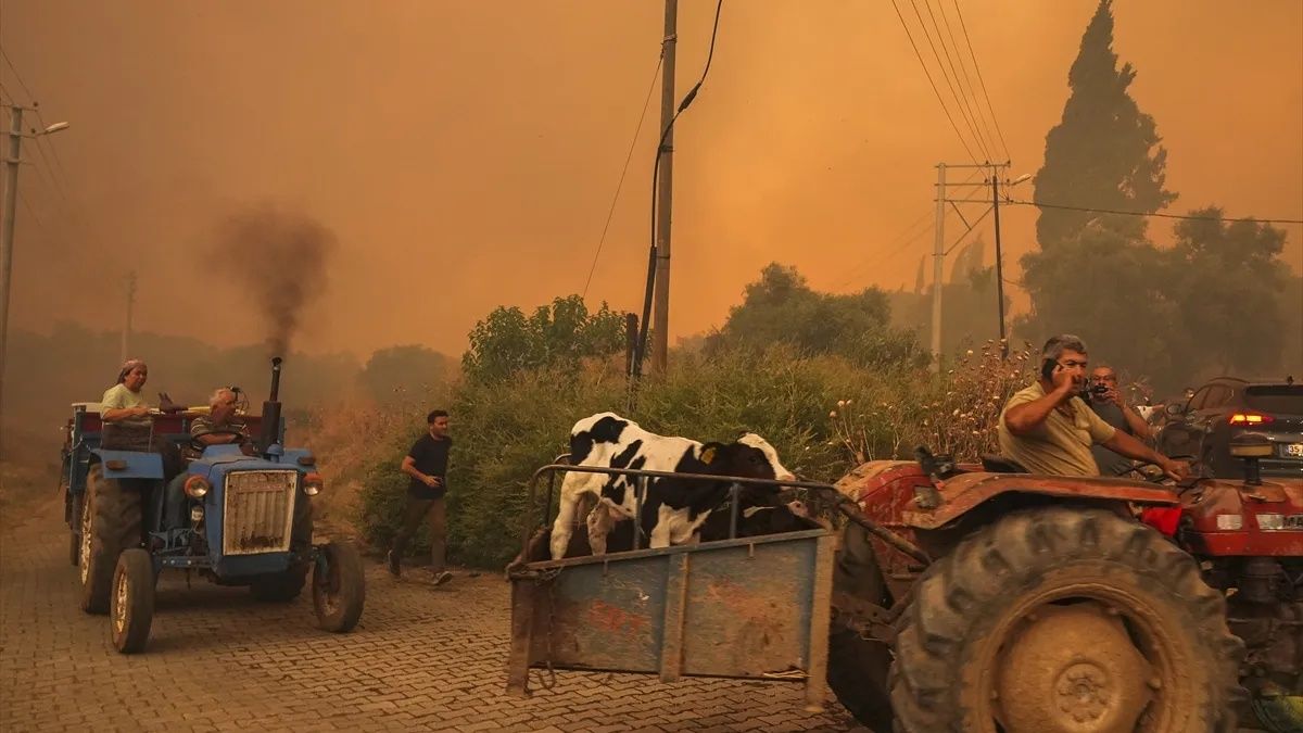 574 yangın söndürüldü ama yine “Help Turkey” provokasyonu: Devletin mücadelesini görmezden gelip Türkiye’yi aciz göstermeye çalıştılar 1