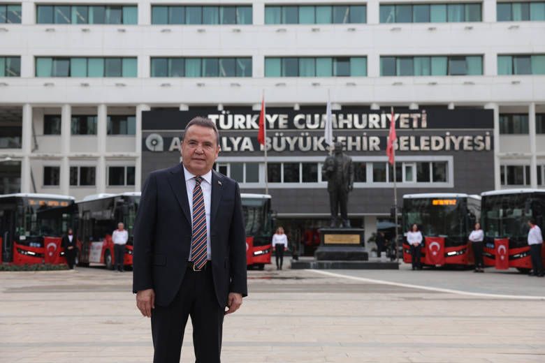 CHP'li Antalya Büyükşehir Belediye Başkanı Muhittin Böcek ve eski gelini gözaltında! Oğlu Mustafa Gökhan Böcek firari... Operasyonda 2 somut delil! 10