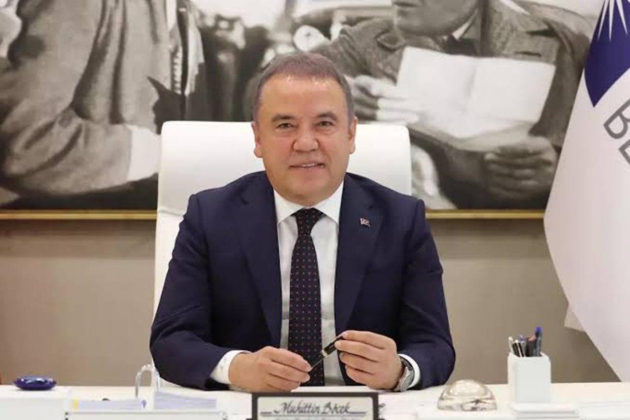 CHP'li Antalya Büyükşehir Belediye Başkanı Muhittin Böcek ve eski gelini gözaltında! Oğlu Mustafa Gökhan Böcek firari... Operasyonda 2 somut delil! 6