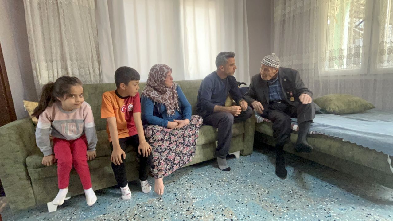 103 yaşındaki Kore gazisi torununun torununu gördü... "Belki 110 belki de 120'ye kadar da yaşarım" 2