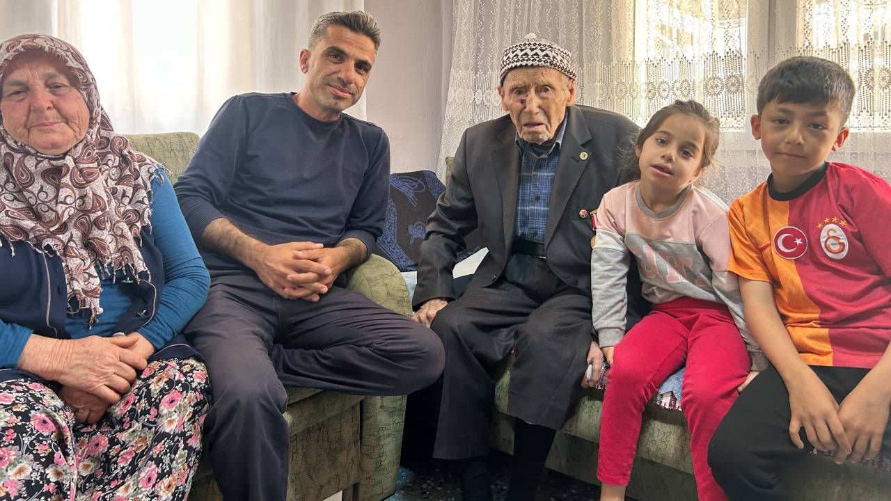 103 yaşındaki Kore gazisi torununun torununu gördü... "Belki 110 belki de 120'ye kadar da yaşarım" 4