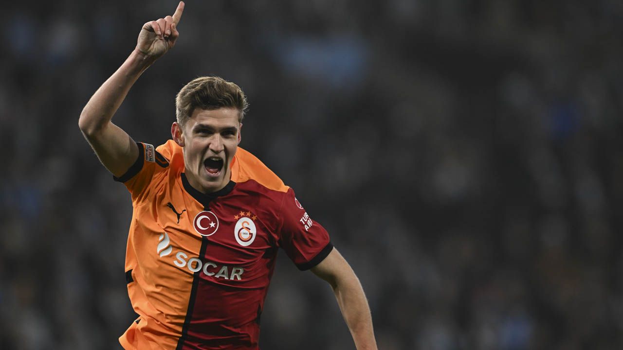 Galatasaray'da temizlik başlıyor! Okan Buruk 5 oyuncunun üstünü çizdi: İşte veda edecek isimler 7