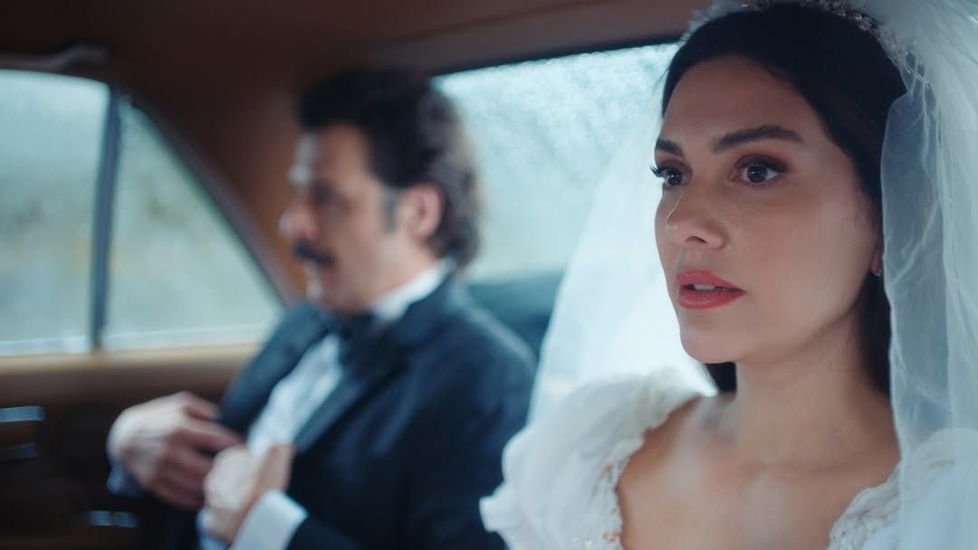 Bergüzar Korel’den yapay zekayla hazırlanmış sahte içeriklere tepki! ''Annemin telefonları susmuyor, tükettiniz bizi!'' 12