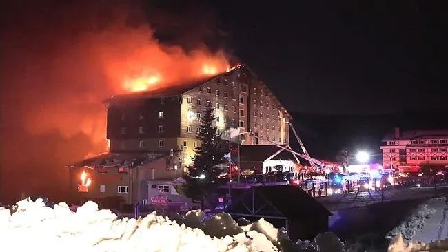 Grand Kartal Otel duruşmasına damga vuran an: 8 yakınını kaybeden avukat Yüksel Gültekin cübbesini çıkarıp salonu terk etti! “Vicdanınızdan kurtulamayacaksınız” 3