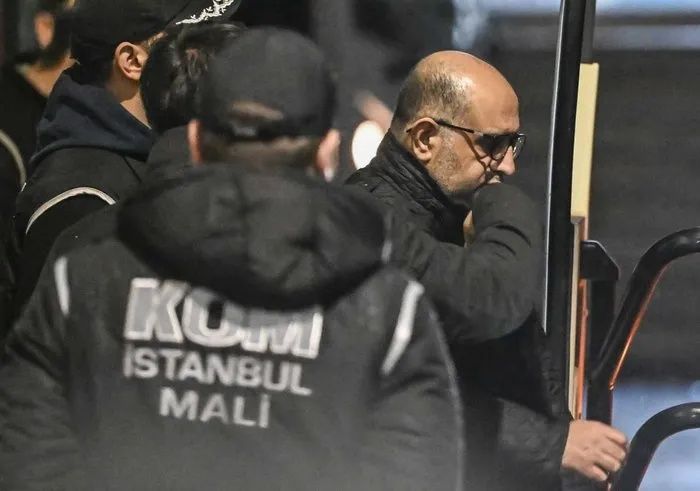 İBB’deki rüşvet çarkı iş insanı Yusuf Yadoğlu'nun savcılık ifadesiyle ortaya çıktı: Halk TV binasında pazarlık, 25 milyonluk malzeme, 1 daire ve rüşvet talebi 13