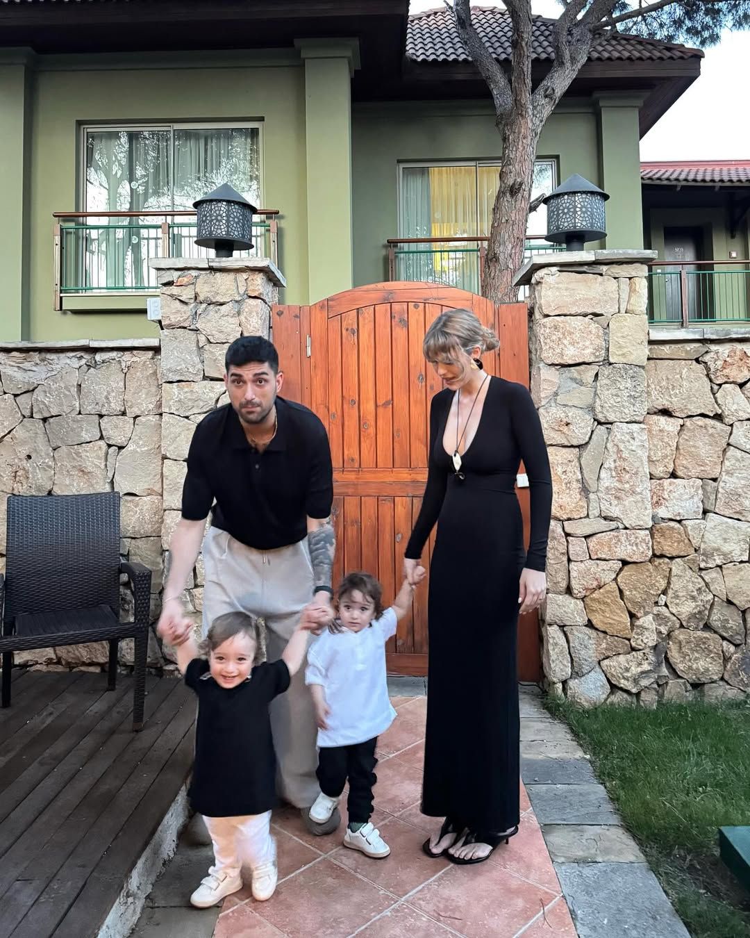 Yasemin Şefkatli’nin ikizlerle uçakta zor anları! ''Sinirlerim bozuldu'' 4