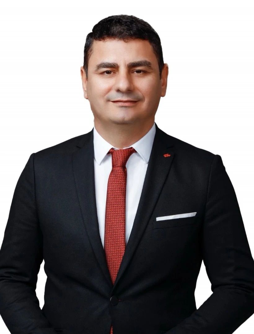CHP’li Bayrampaşa Belediyesi’nde istifa krizi!  Saki Teker ve Ali Karahasanoğlu “Gayri ahlaki tutum, para hırsı ve küfürlü sözler artık yetti” diyerek istifa etti... 3
