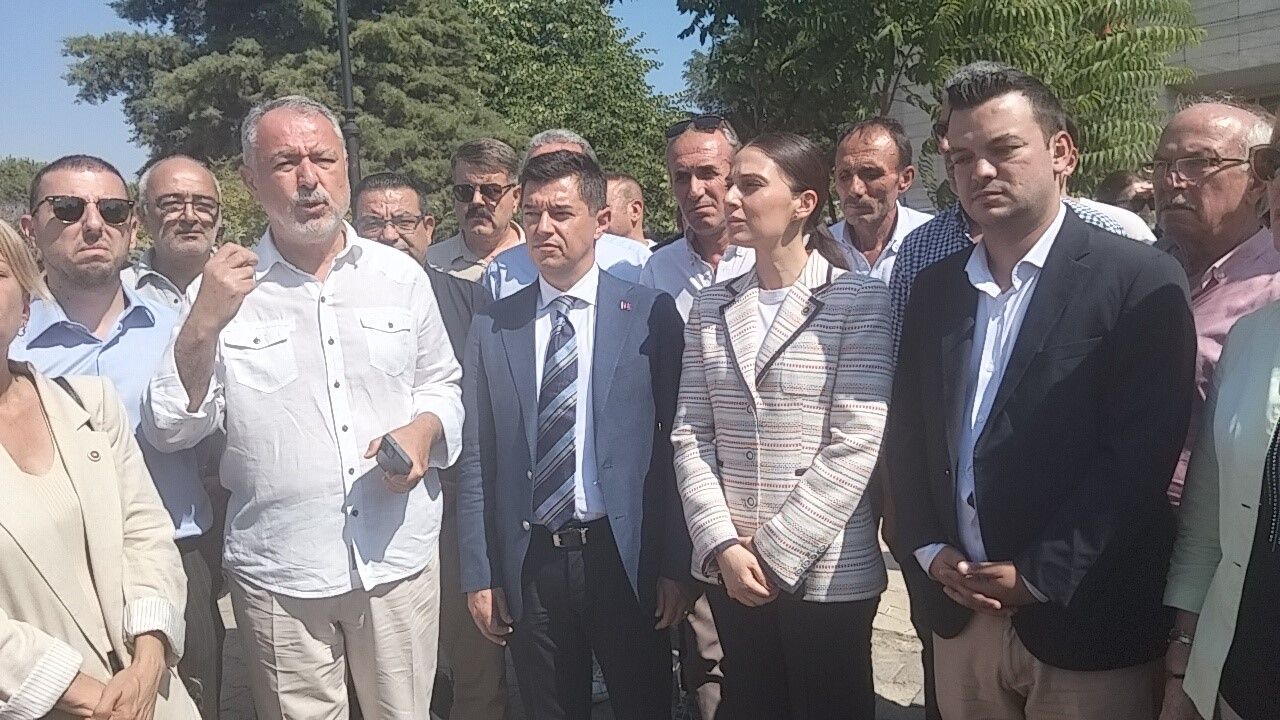 Polis kalkanını yumruklayan Marmaris Belediye Başkanı Acar Ünlü hakim karşısına çıktı 3