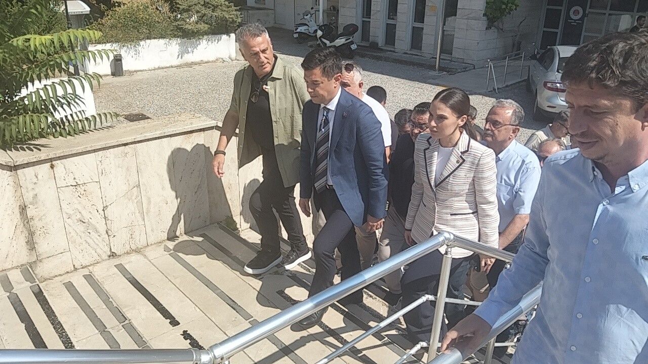 Polis kalkanını yumruklayan Marmaris Belediye Başkanı Acar Ünlü hakim karşısına çıktı 2