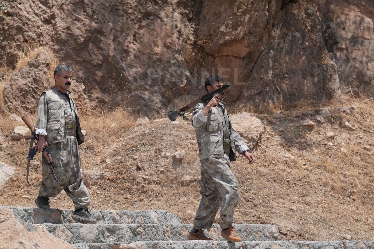 PKK'lıların silahları yaktığı anlar paylaşıldı! Keleşler kazanda yakıldı... 10