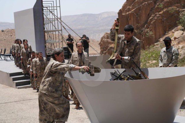 PKK'lıların silahları yaktığı anlar paylaşıldı! Keleşler kazanda yakıldı... 1