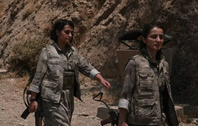 PKK'lıların silahları yaktığı anlar paylaşıldı! Keleşler kazanda yakıldı... 14